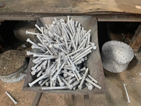 ชุบกัลวาไนซ์สตัดโบลท์-สตัดเกลียว ชุบกัลวาไนซ์สตัดโบลท์-สตัดเกลียว